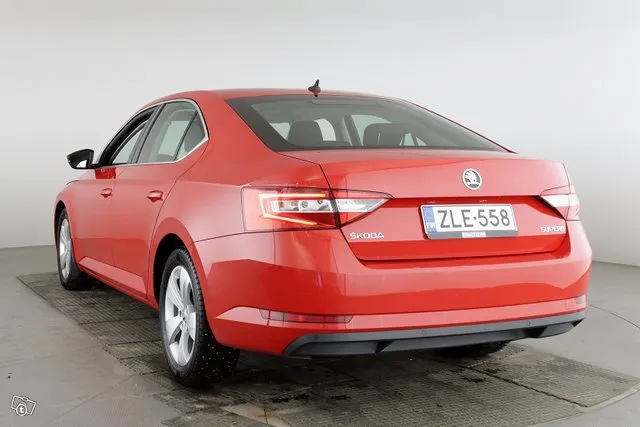 Skoda Superb 1,6 TDI Ambition * Webasto / Tutka * - Autohuum Image 3